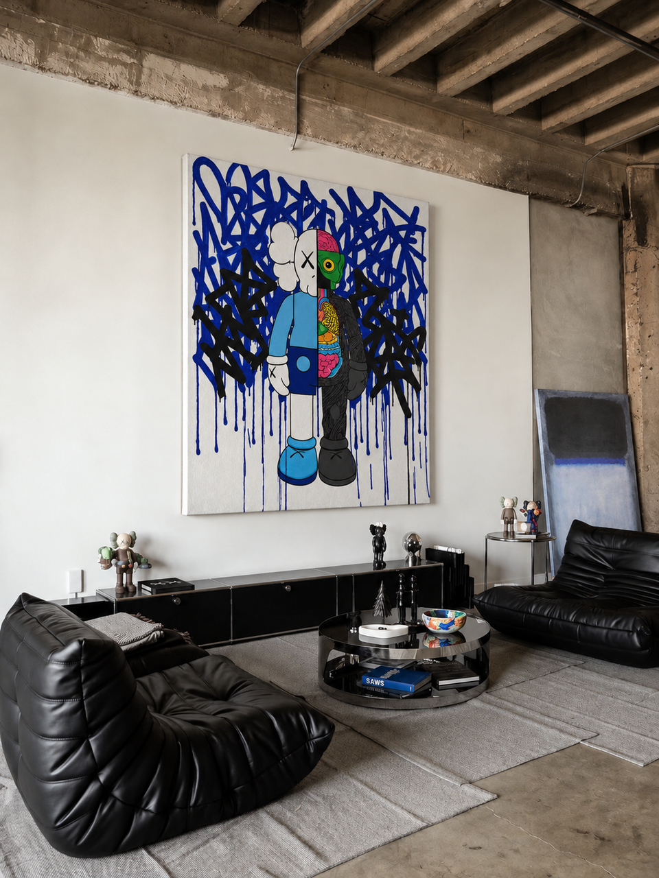 Propuesta visual de un cuadro inspirado en COMPANION de KAWS en un interior de estilo loft